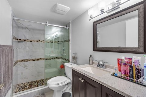 Condo in Hialeah, Florida, 2 bedrooms  № 1333612 - photo 21