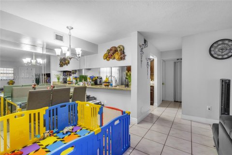 Copropriété à vendre à Hialeah, Floride: 2 chambres, 83.61 m2 № 1333612 - photo 14