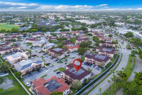 Condominio en venta en Hialeah, Florida, 2 dormitorios, 83.61 m2 № 1333612 - foto 5