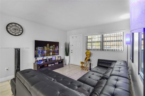 Copropriété à vendre à Hialeah, Floride: 2 chambres, 83.61 m2 № 1333612 - photo 13