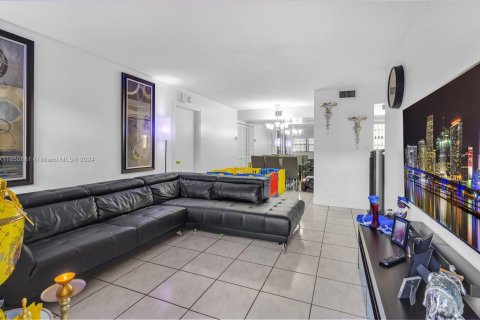 Copropriété à vendre à Hialeah, Floride: 2 chambres, 83.61 m2 № 1333612 - photo 11