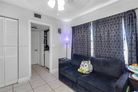 Condo in Hialeah, Florida, 2 bedrooms  № 1333612 - photo 25