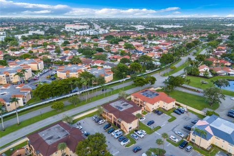 Condo in Hialeah, Florida, 2 bedrooms  № 1333612 - photo 2