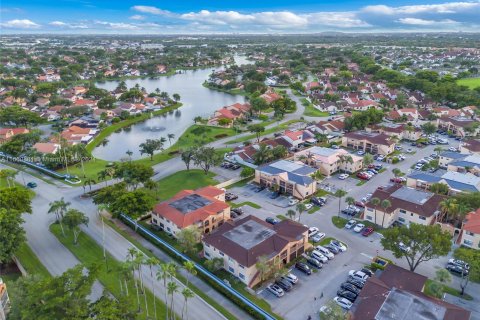 Condo in Hialeah, Florida, 2 bedrooms  № 1333612 - photo 8