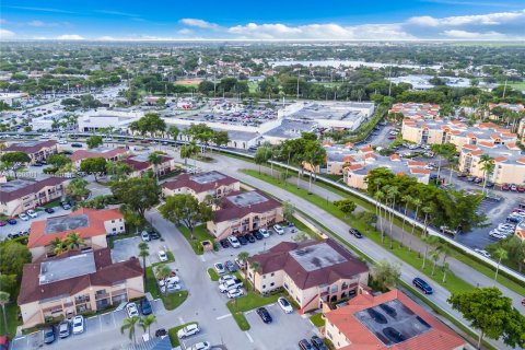 Condo in Hialeah, Florida, 2 bedrooms  № 1333612 - photo 4