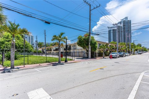 Villa ou maison à vendre à Miami Beach, Floride: 3 chambres, 172.15 m2 № 176465 - photo 18