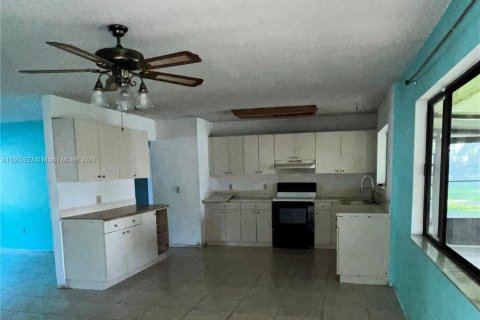 House in LaBelle, Florida 3 bedrooms, 120.4 sq.m. № 1102545 - photo 6