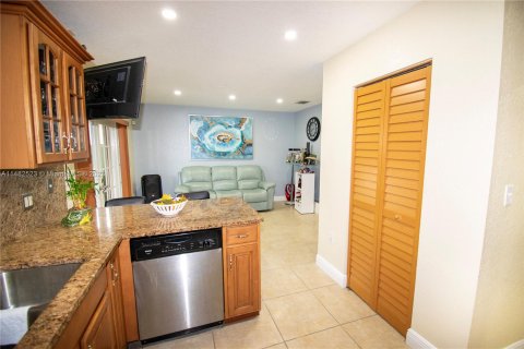 Casa en venta en Homestead, Florida, 3 dormitorios, 110.93 m2 № 825073 - foto 9