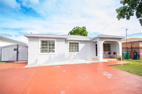 Villa ou maison à vendre à Homestead, Floride: 3 chambres, 110.93 m2 № 825073 - photo 1