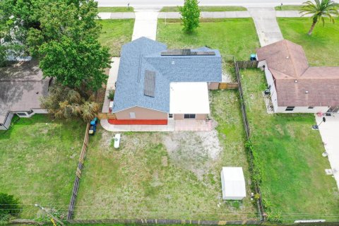 House in Palm Bay, Florida 3 bedrooms, 135.92 sq.m. № 1152107 - photo 29