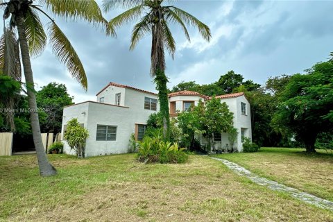 House in Miami, Florida 5 bedrooms, 314.1 sq.m. № 1374957 - photo 1