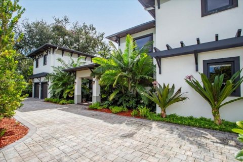 House in Miami, Florida 7 bedrooms, 562.99 sq.m. № 1375001 - photo 3