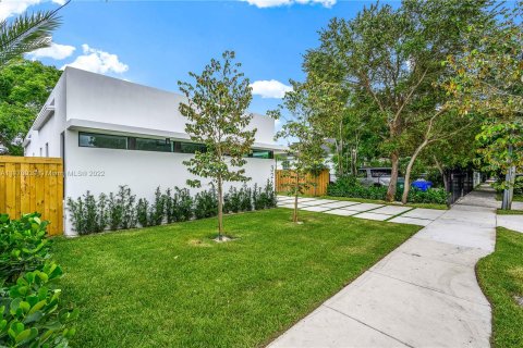 Casa en alquiler en Miami, Florida, 3 dormitorios, 195.09 m2 № 119106 - foto 2