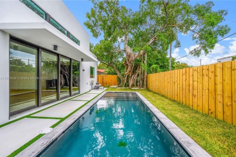 Villa ou maison à louer à Miami, Floride: 3 chambres, 195.09 m2 № 119106 - photo 4