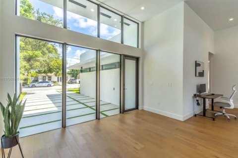 Villa ou maison à louer à Miami, Floride: 3 chambres, 195.09 m2 № 119106 - photo 7