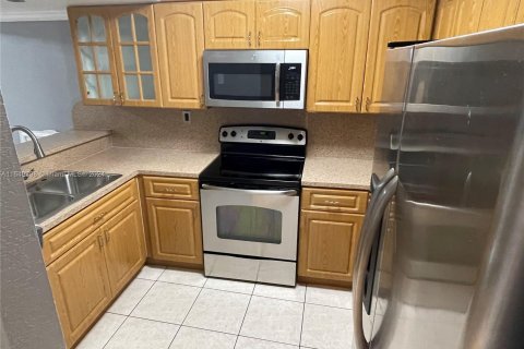 Condominio en venta en Hialeah, Florida, 2 dormitorios, 93.83 m2 № 1332444 - foto 5