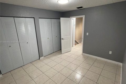 Condominio en venta en Hialeah, Florida, 2 dormitorios, 93.83 m2 № 1332444 - foto 11