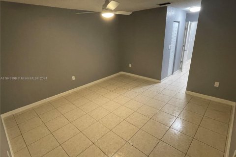 Condominio en venta en Hialeah, Florida, 2 dormitorios, 93.83 m2 № 1332444 - foto 17