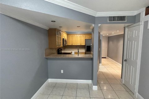 Condominio en venta en Hialeah, Florida, 2 dormitorios, 93.83 m2 № 1332444 - foto 13