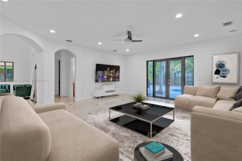 Casa en venta en Cutler Bay, Florida, 5 dormitorios, 438.22 m2 № 1003562 - foto 19