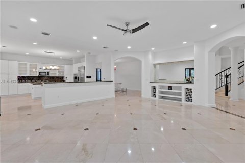 Casa en venta en Cutler Bay, Florida, 5 dormitorios, 438.22 m2 № 1003562 - foto 21