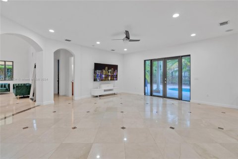 Casa en venta en Cutler Bay, Florida, 5 dormitorios, 438.22 m2 № 1003562 - foto 22