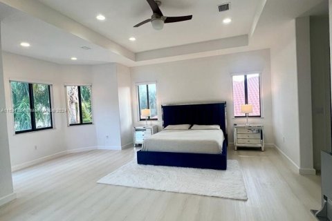 Casa en venta en Cutler Bay, Florida, 5 dormitorios, 438.22 m2 № 1003562 - foto 10