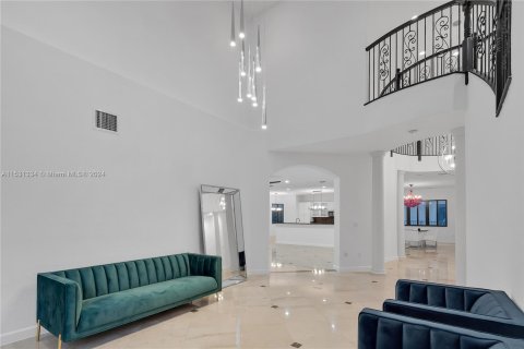 Casa en venta en Cutler Bay, Florida, 5 dormitorios, 438.22 m2 № 1003562 - foto 17