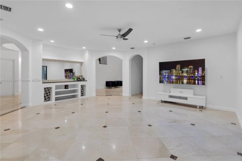 Casa en venta en Cutler Bay, Florida, 5 dormitorios, 438.22 m2 № 1003562 - foto 29