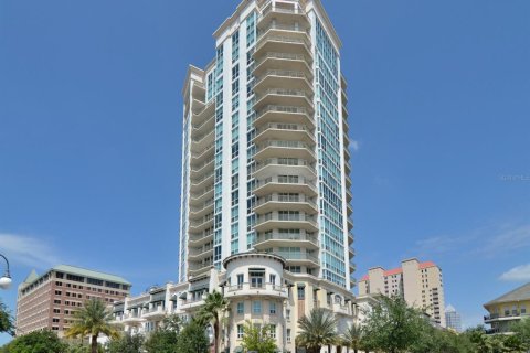 Condo in Tampa, Florida, 3 bedrooms  № 1403651 - photo 1