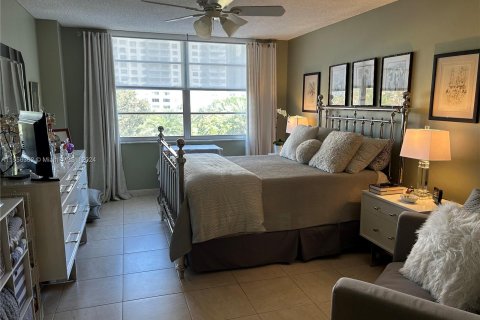 Condo in Aventura, Florida, 1 bedroom  № 1078122 - photo 13