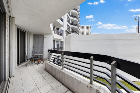 Condo in Aventura, Florida, 2 bedrooms  № 1175076 - photo 27