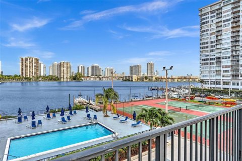 Condo in Aventura, Florida, 2 bedrooms  № 1304960 - photo 28