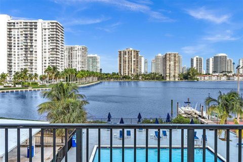 Condo in Aventura, Florida, 2 bedrooms  № 1304960 - photo 29