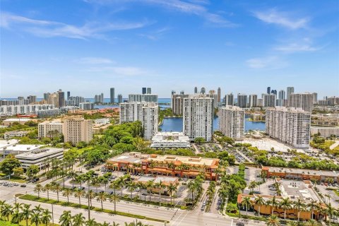 Condo in Aventura, Florida, 2 bedrooms  № 1304960 - photo 1