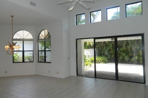 House in Boca Raton, Florida 2 bedrooms, 174.19 sq.m. № 1127713 - photo 11