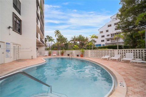 Condominio en alquiler en Key Biscayne, Florida, 2 dormitorios, 102.66 m2 № 1396178 - foto 24