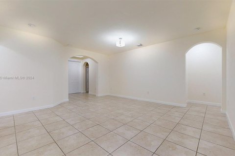 House in Miami, Florida 4 bedrooms № 1381754 - photo 20