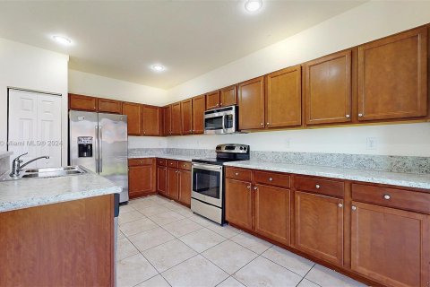 House in Miami, Florida 4 bedrooms № 1381754 - photo 8