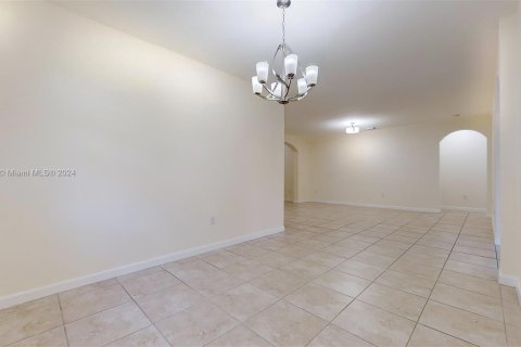 House in Miami, Florida 4 bedrooms № 1381754 - photo 18