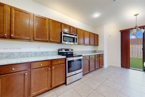 House in Miami, Florida 4 bedrooms № 1381754 - photo 7