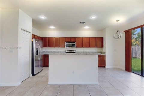 House in Miami, Florida 4 bedrooms № 1381754 - photo 9