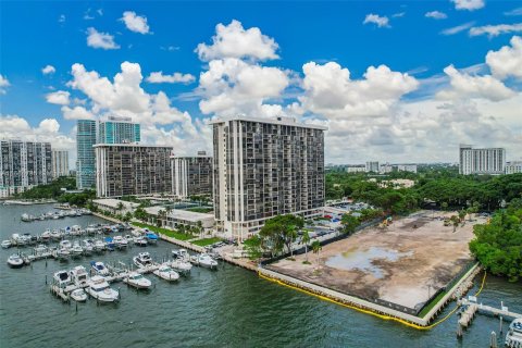 Condominio en venta en Miami, Florida, 1 dormitorio, 98.85 m2 № 1439972 - foto 14