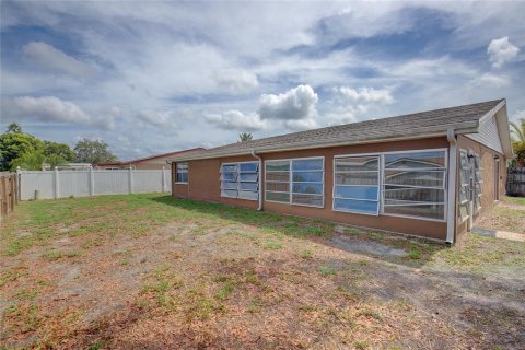 House in Holiday, Florida 3 bedrooms, 154.68 sq.m. № 1252540 - photo 30