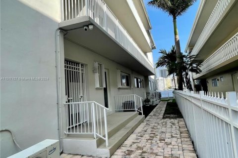 Copropriété à vendre à Hallandale Beach, Floride: 2 chambres, 117.06 m2 № 956545 - photo 22