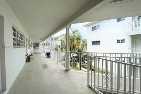 Copropriété à vendre à Hallandale Beach, Floride: 2 chambres, 117.06 m2 № 956545 - photo 8