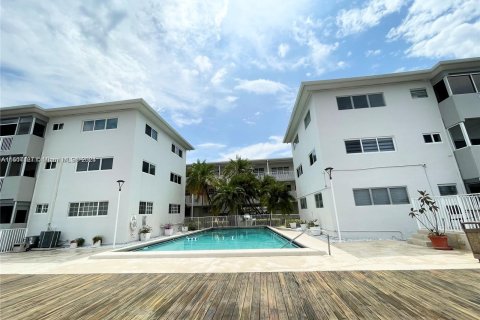 Copropriété à vendre à Hallandale Beach, Floride: 2 chambres, 117.06 m2 № 956545 - photo 13