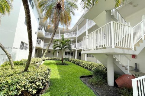 Copropriété à vendre à Hallandale Beach, Floride: 2 chambres, 117.06 m2 № 956545 - photo 4