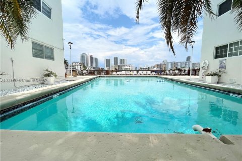 Condominio en venta en Hallandale Beach, Florida, 2 dormitorios, 117.06 m2 № 956545 - foto 3