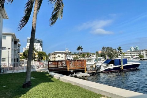 Condominio en venta en Hallandale Beach, Florida, 2 dormitorios, 117.06 m2 № 956545 - foto 20
